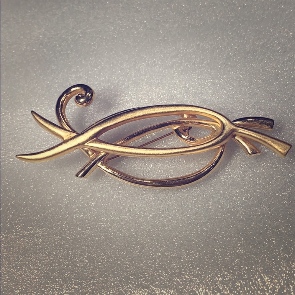 BROOCH
